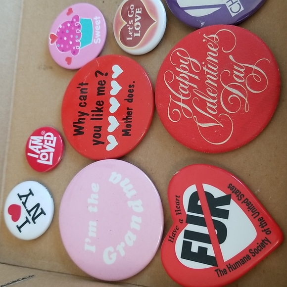 9 BUTTONS PINS - Picture 2 of 4